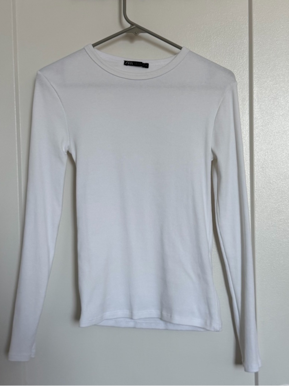 Zara White Long-Sleeve Crewneck Tee
